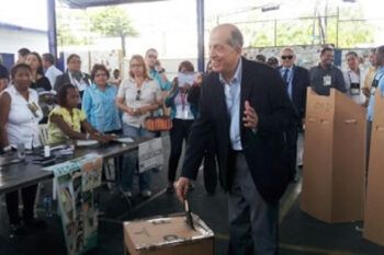 Puig ejerce voto; denuncia atropellos contra sus delegados