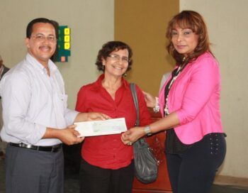 Entregan cheques a beneficiarios de Los Haitises