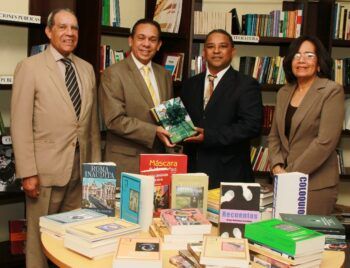 Ministerio de Cultura dona 500 libros al Colegio Dominicano de Periodistas