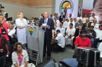 Juristas de Miguel dicen facción de Hipólito desacata la Constitución y las Leyes