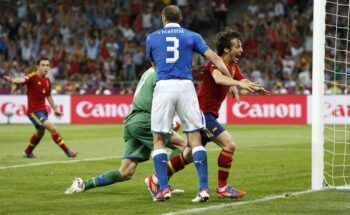 España gana por 2-0 a Italia al descanso de la final de la Eurocopa