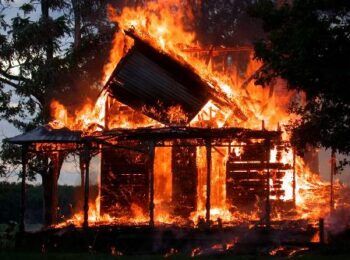 Muere hombre tras prenderse fuego en Santiago
