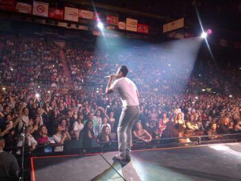 Romeo Santos reitera reinado de multitudes con gran concierto