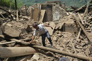 Sismo en China ha dejado 80 muertos; intensifican tareas de rescate