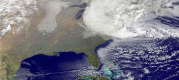 El huracán «Sandy» avanza rápidamente hacia la costa nordeste de EEUU