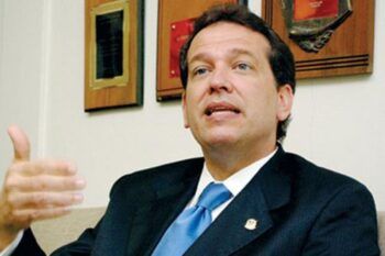 Diputado Ito Bisonó propone reducir 50% a fondos reciben partidos