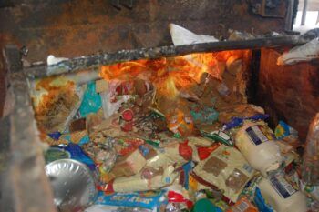 Incineran más de 2 mil productos con fechas vencidas