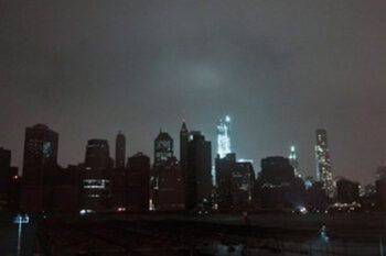 El suministro de luz podría tardar una semana en volver al sur de Manhattan