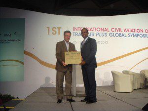 Recibimiento placa miembro Trainair plus ASCA  Singapur 2012