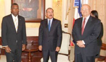 Danilo trata con canciller de Bahamas temas económicos