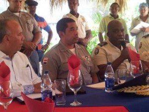 Jefes policiales dominicanos y haitianos.