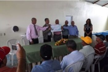Gobierno entrega RD$10 MM a Cooperativa Agropecuaria en La Vega
