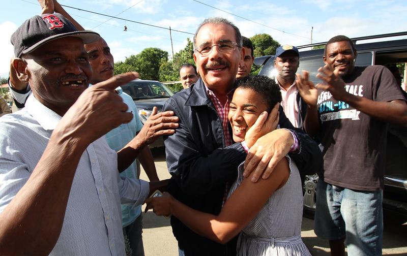 Danilo promulga reglamento regula Mercado de Valores en RD