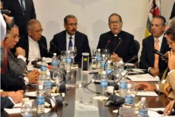 Medina anuncia construcción de 10 obras en Santiago