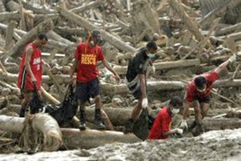 Elevan a 647 los muertos por el tifón «Bopha» en Filipinas