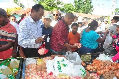 Inauguran el primer Mercado de Productores en Monte Plata