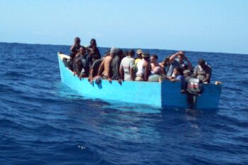 Detienen a 30 haitianos que iban a Puerto Rico