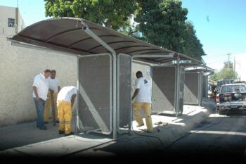 ADN soluciona caos vendedores frente a hospital «Morgan»