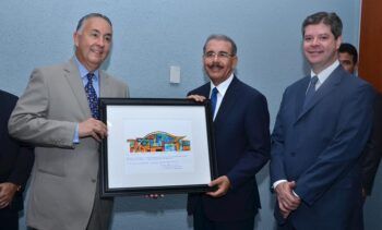 Presidente Medina afirma trabaja para brindar a los dominicanos oportunidades de vivir con dignidad