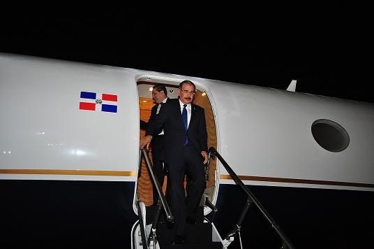 Presidente Medina regresa de Chile tras participar en Cumbre CELAC