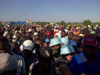 Haitianos protestan en la frontera para que los dejen pasar sin visas a RD