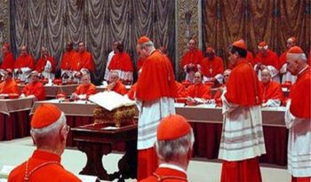 Critican presencia en cónclave de cardenales vinculados a pederastia
