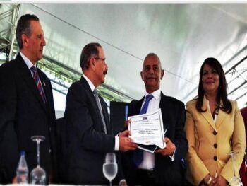 Presidente Medina entrega decreto incorpora Cooperativa de Navarrete