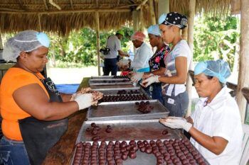 Presidencia entrega más de RD$41 millones a productores de Hato Mayor y el Seibo