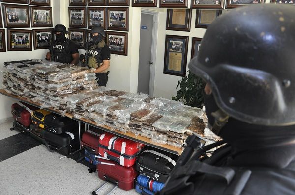 A la cárcel de la DNCD 42 de los 43 detenidos por alijo de 700 kilos de cocaína