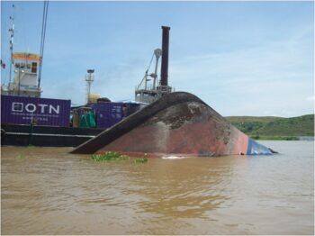 Muere persona tras hundimiento de barco cerca de Samaná; hay uno desaparecido, recatan 4 con vida.
