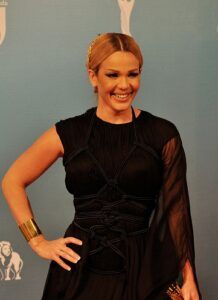 Luz García recibe Soberano por Mejor Revista Semanal de Variedades