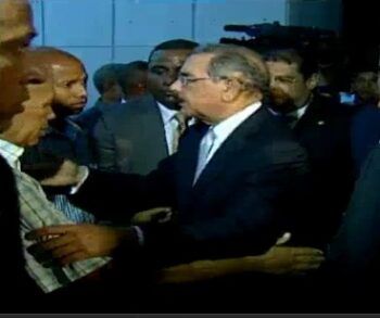 Presidente Medina va a funeraria: “Familiares no quedarán desamparados”