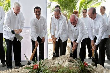 Danilo encabeza inicio construcción de primer centro logístico