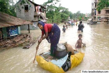 Al menos 142 personas mueren y 500 desaparecen en las inundaciones en India