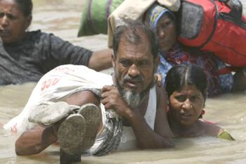 Aumentan a 882 los muertos en las inundaciones en el norte de la India