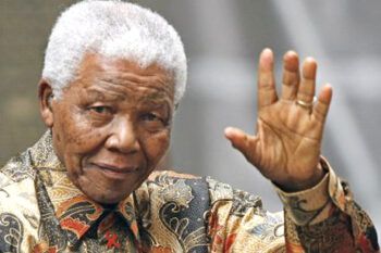 Nelson Mandela continúa mejorando, aunque sigue en estado crítico