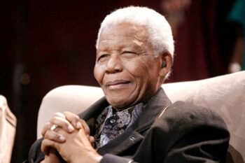 Mandela encara su cuarto día hospitalizado en estado crítico