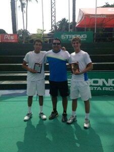 Peter Bertran conquista título de dobles en Costa Rica