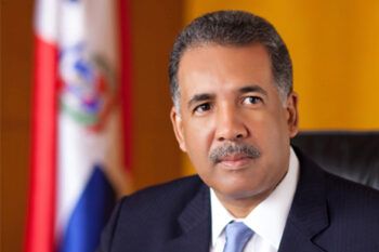 Gobierno aumentará salario a servidores del Estado en 2014