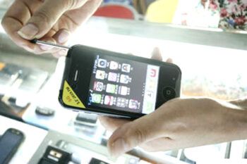 Apple pide utilizar cargadores oficiales tras casos de electrocución en China