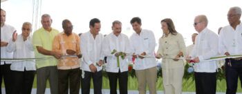 Danilo inaugura planta de cementos Panam