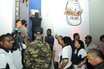 Ministerio Público cierra establecimientos de expendio bebidas en la Zona Colonial