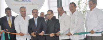 Presidente Medina inaugura planta de energía solar en Aeropuerto del Cibao
