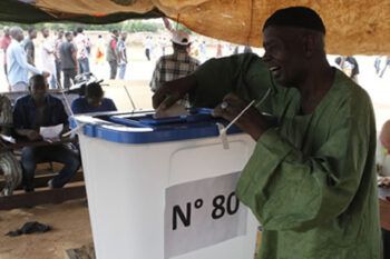 Importante afluencia de votantes en Mali tras la apertura de los colegios