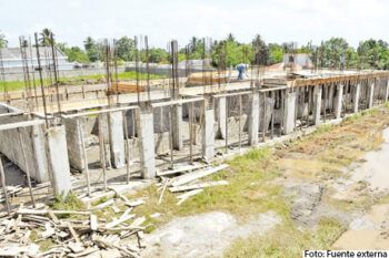 Danilo ordena agilizar construcción de las 10 mil aulas que prometió para este año