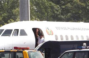Evo Morales en avion 3-7