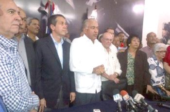 Facción de Hipólito convoca reunión paralela de su propio CEN del PRD