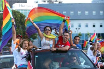 Homosexuale celebran Caravana del Orgullo Gay en Santo Domingo