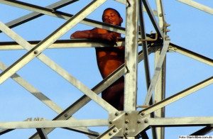 Hombre en Alta tension