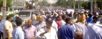 A ritmo de «fuera los traidores», facción Hipólito marcha hacia el TSE